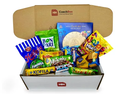 Produktbild von CzechBox Start - Köstliche Schachtel mit 12 sorgfältig ausgewählten tschechischen Snacks und Süßigkeiten.