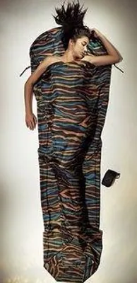 Produktbild von Cocoon MummyLiner Seide Hüttenschlafsack (Wärmeleistung +5,3°C / max. Körpergröße 210cm / Gewicht 0,135kg african night
