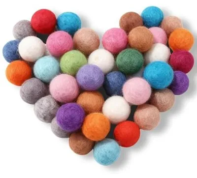 Zdjęcie produktu dla Pompony filcowe kolorowe do majsterkowania DIY dla dzieci 50 sztuk
