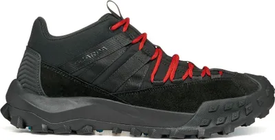 Schwarze Unisex-Lifestyle-Schuhe von Scarpa mit roten Schnürsenkeln und rutschfester Sohle.