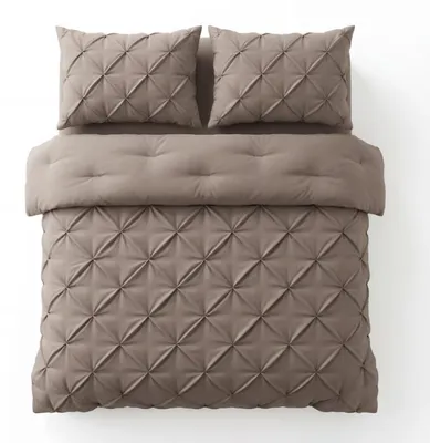 Produktbild von Sleeptime Lazy Bettdecke Pintuck Taupe 240 x 200 cm