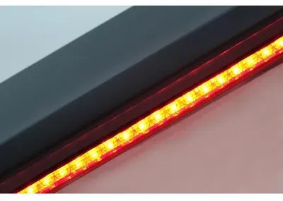 Immagine prodotto di Spoiler posteriore per VW Golf VI dal 2008 in poi, con luce freno a LED, design R20.