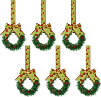 Produktbild von 6 kleine künstliche Weihnachtskränze mit Schleife, roten Beeren und Tannenzapfen zur Dekoration von Küche, Fenster und Tür.