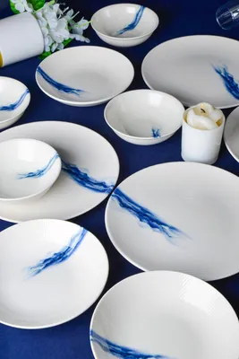Produktbild von Hermia Concept, Hochwertiges Geschirrset (18 Teile) - 100% Porzellan, Weiß-Blau