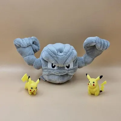Produktbild von Pokemon Kleinstein Kuscheltier - 22 cm Plüschtier Geodude