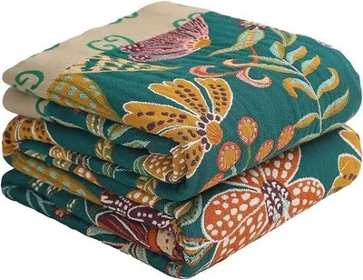 Produktbild von Unyqoos® Musselin-Baumwolldecke 150 x 200 cm – 100% Baumwolle, 4‑lagig, atmungsaktiv für alle Jahreszeiten, Blumen- & Vogelmotiv, gebrochenes Weiß/Grünblau, Fransen
