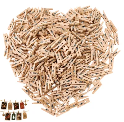 Image de Mini agrafes en bois - 400 pièces - 25 mm - Naturelles - pour projets de bricolage, murs de photos et décoration