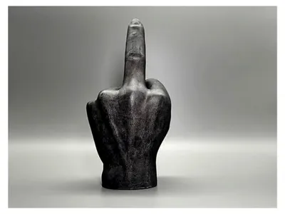 Produktbild von Beton Deko Mittelfinger Steinfigur Gartenfigur anthrazit grau