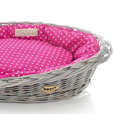 Produktbild von Handbemalter grauer Weidenkorb Wikikorb mit Baumwoll-Hundebett – Rosa mit weißen Punkten Polka Dots – Waschbar & Weich – DOTTY