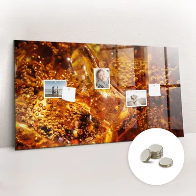Produktbild von Magnetische Wandtafel aus Glas – Memotafel mit gebogener Vorderseite – Enthält 5 Magnete – 120x60 cm – Detailaufnahme eines Getränks