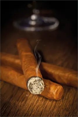 Produktbild von Wallario selbstklebendes Poster - Zigarre am Abend, Größe: 61 x 91,50 cm