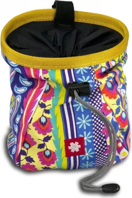Bunte Chalk Bag "Lucky" von Ocun mit einem elastischen Kordelzug und farbenfrohem Design; ideal für Kletterer.