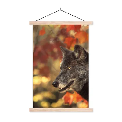 Produktbild von MuchoWow® Textilposter Wolf - Nahaufnahme - Blätter 60x90 cm mit holzfarbenen Rahmen - Textil