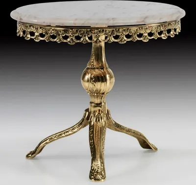 Produktbild von Casa Padrino Luxus Barock Beistelltisch Gold / Weiß - Ovaler Bronze Tisch mit Marmorplatte - Luxus Möbel im Barockstil - Barockstil Wohnzimmer Möbel - Barock Möbel - Edel & Prunkvoll