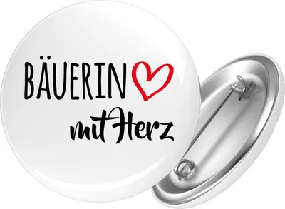 Produktbild von Huuraa Button Bäuerin mit Herz 59mm rund mit Sicherheitsnadel Ansteckbutton Geschenkidee