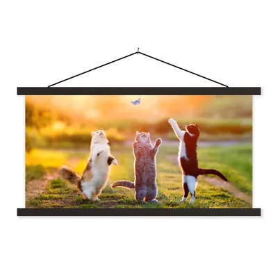 Produktbild von MuchoWow® Textilposter Katzen - Schmetterling - Sonnenuntergang - Gras - Natur 90x45 cm mit schwarzem Rahmen - Klemmleisten