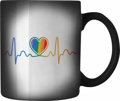 Produktbild von Trendation - LGBT Farbwechsel Zauber-Tasse Geschenk für Schwule Lesben Transgender Regenbogen Herzschlag Lustige Grafik Regenbogen (Schwarz)