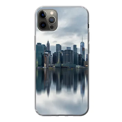 Produktbild von MuchoWow® Handyhülle Schutzhülle Hülle für iPhone 12 Pro Max New York - Skyline - Spiegelung Silikon Softcase Handy Hülle - Hartschale