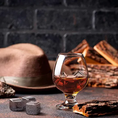 Produktbild von Stahleisernes Whiskey-Eis-Set mit 8 Stücken & Aufbewahrungsbeutel & Eiswerkzeug | Wiederverwendbare Kühlsteine für kalte Getränke-Cocktails