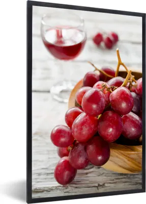 Produktbild von MuchoWow® MuchoWow® Gerahmtes Poster Rote Weintrauben in einer Schale neben einem Glas Rotwein 40x60 cm - Poster mit zchwarzem Bilderrahmen - Papierdruck - Wandbilder