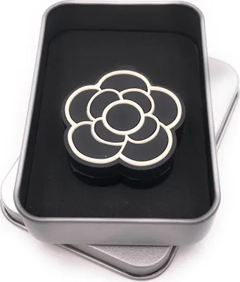 Produktbild von Onwomania Blume Rose Liebe Pflanze schwarz USB Stick in Alu Geschenkbox 16 GB USB 2.0