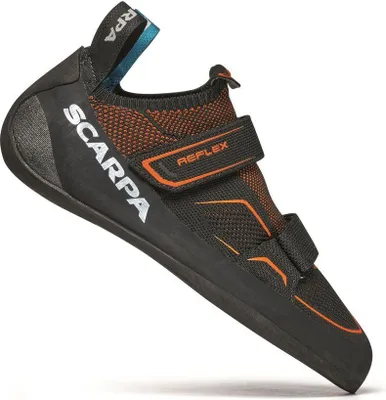 Flache Reflex V Kletterschuhe von Scarpa; schwarz mit orangefarbenen Akzenten und zwei Klettverschlüssen.