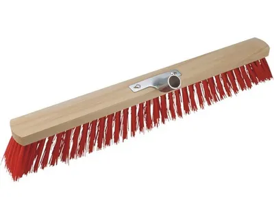 Imagen del producto de BRUECK. Escoba para suelos con mango, de 60 cm. (Código antiguo: 08 60 12)