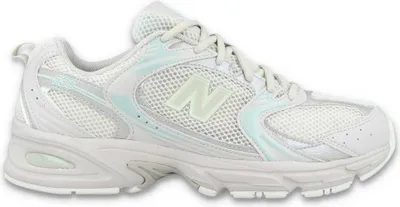 Immagine prodotto di Acquista le New Balance MR530AA1 Moonbeam su Kicksshop. Sneaker unisex alla moda color beige, dal design retrò ispirato alle scarpe da corsa e dalla calzata confortevole.