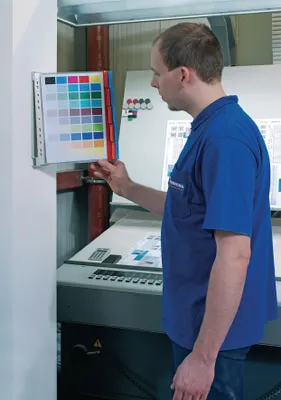 Obrázok produktu pre Nástenný držiak 10 tabúľ červená/modrá DIN A4 a.tvrdá fólia DURABLE
