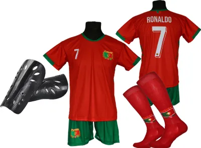 Image de RONALDO Set de football PORTUGAL ME24 taille 140 + protège-tibias