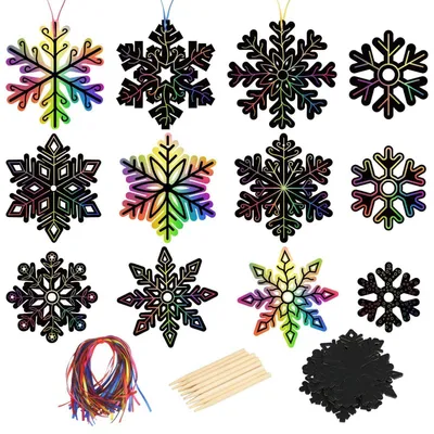 Produktbild von Schneeflocken Kratzpapier Set 40 Stück mit Holzstiften und Bändern für Kinder