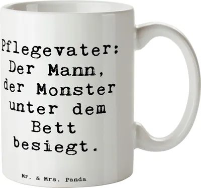Produktbild von Mr. & Mrs. Panda Tasse Spruch Pflegevater Held - Weiß - Geschenk, Geborgenheit, persönliche Erinnerungen, Teetasse, Kinderängste, liebevolle Fürsorge, Keramikbecher