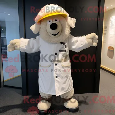 Produktbild von Maskottchen REDBROKOLY eines weißen Suffolk-Schafs mit Regenmantel und Hutnadeln