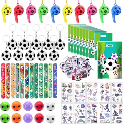 Productafbeelding van Voetbalfeestcadeautjes voor kinderen - Cadeaus voor verjaardagen met tassen - Sleutelhanger - Klikarmband - Sticker - Spinning-voetbal