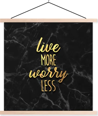 Produktbild von MuchoWow® Textilposter Zitat - Leben - Gold - Schwarz 40x40 cm mit holzfarbenen Rahmen - Posterleiste