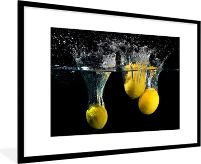Produktbild von MuchoWow® Gerahmtes Poster Zitrone - Frucht - Stilleben - Wasser - Gelb 90x60 cm - Poster mit Schwarzem Bilderrahmen Wandposter Rahmen Foto Bilder - Wanddekoration - Fotos