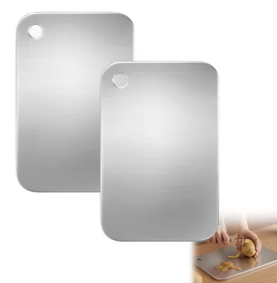 Image de Lot de 2 planches à découper en acier inoxydable, 25 x 15 cm, revêtement titane, réversibles pour la viande et les légumes, faciles à nettoyer, idéales pour les cuisiniers professionnels et amateurs.