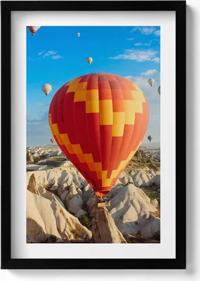 Produktbild von Fliegende Luftballons– Wandbild mit Rahmen – Gerahmtes Bild  – Wanddekoration – 40x60 cm –  Schwarz