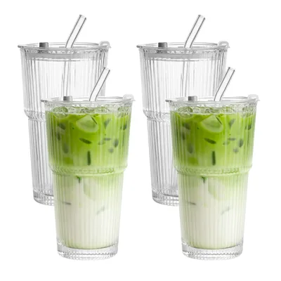 Produktbild von 4er Set Geriffelte Trinkgläser 550m mit Deckel inkl. Glashalme und Reinigungsbürstchen - für Iced Matcha Latte, Latte Macchiato, Smoothies, Cocktails