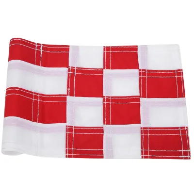 Image de Poteau d'entraînement au golf avec motif en damier, drapeaux pour coupelles, drapeaux pour putting green, mâts pour drapeaux (rouges et blancs)