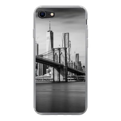 Produktbild von MuchoWow® Handyhülle Schutzhülle Hülle für iPhone 8 Architektur - New York - Brooklyn Bridge - Wasser - Schwarz und weiß Silikon Softcase Handy Hülle - Schutzhaube