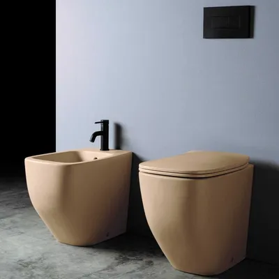 Produktbild von Stand-WC-Set aus matt sandbeiger Sanitärkeramik | Mozart