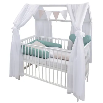 Produktbild von Baby-Delux Hausbett Kinderbett Gitterbett weiß 60x120 Beißschienen Matratze Bett Set Waffelpique Shiny Teddy Beige Mint