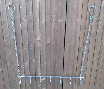 Produktbild von Eisenstange an Ketten mit 7 Haken Wandhalter Eisen Utensilienhalter shabby-grau