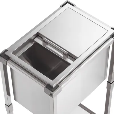 Productafbeelding van 28 liter rolsysteem koelbox met wielen, geschikt voor buitengebruik, met een opklapbaar handvat