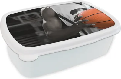 Produktbild von KitchenYeah® Lunchbox Brotzeit Brotdose 17x11 cm Schwarzer und weißer Basketballspieler mit einem orangefarbenen Basketball Kinder Brotzeitdose - Lunch Box - Kinder - Sandwich-Box - Schulbox - Lunch B