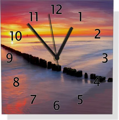 Produktbild von Wallario Design Wanduhr Farbenspiel im Himmel - Sonnenuntergang am Strand aus Aluverbund, Größe 30 x 30 cm
