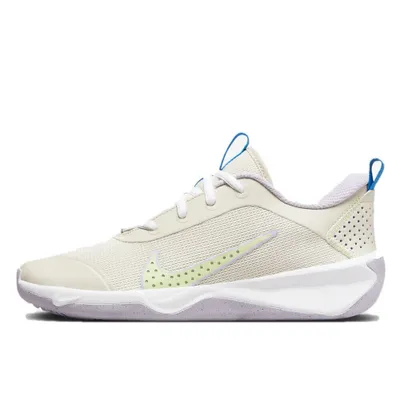 Produktbild von NIKE Omni Multi-Court Schuhe Kinder beige 37,5