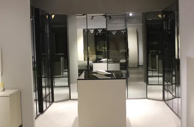 Produktbild von Exklusiver Glasschrank Schlafzimmer Garderobenschrank Designer Kommode
