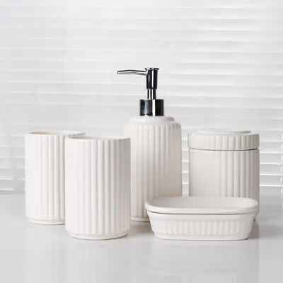 Productafbeelding van Badkameraccessoireset, 5-delig, keramiek, wit. Klassieke badkameraccessoireset